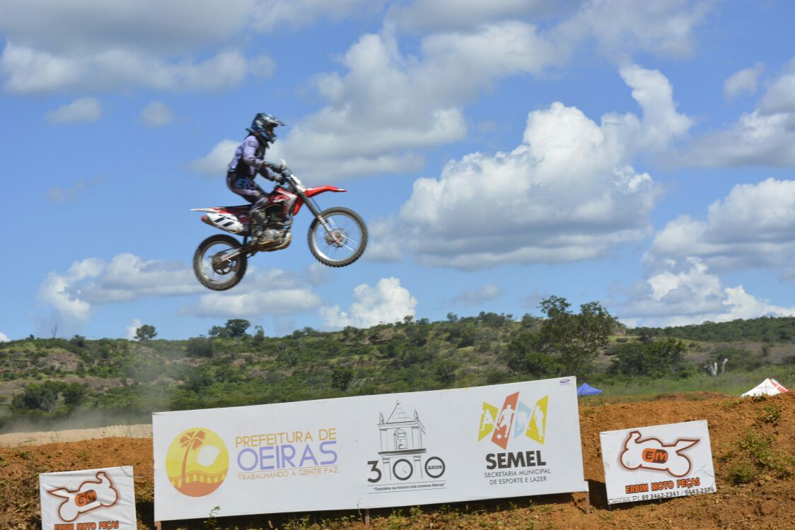 Competição de motocross em Porto Grande reuniu cerca de 80 pilotos